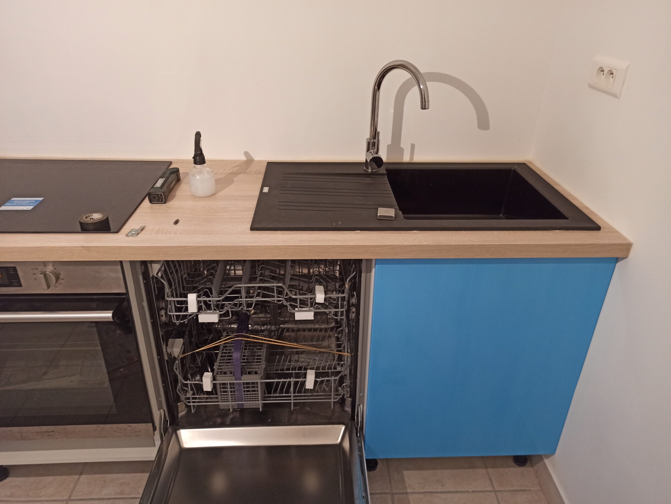 cuisine blanche installée en 2023 par SAGILIS à Palavas les Flots