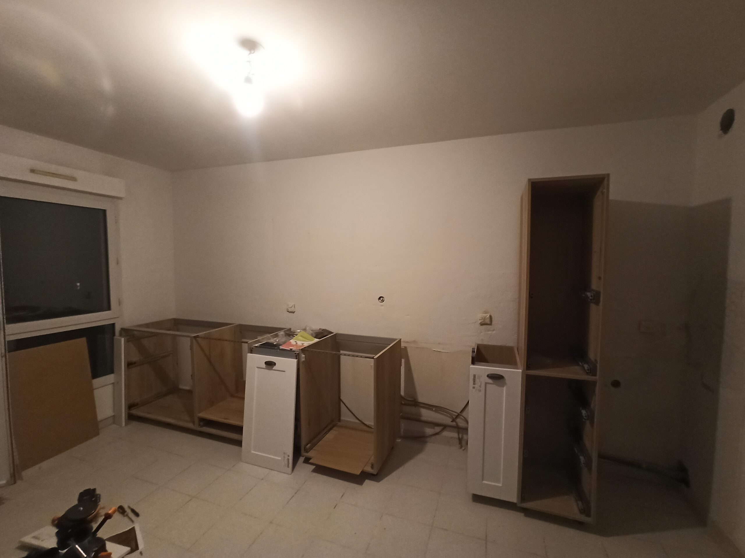 Cuisine blanche installée en 2023 à Montpellier par SAGILIS